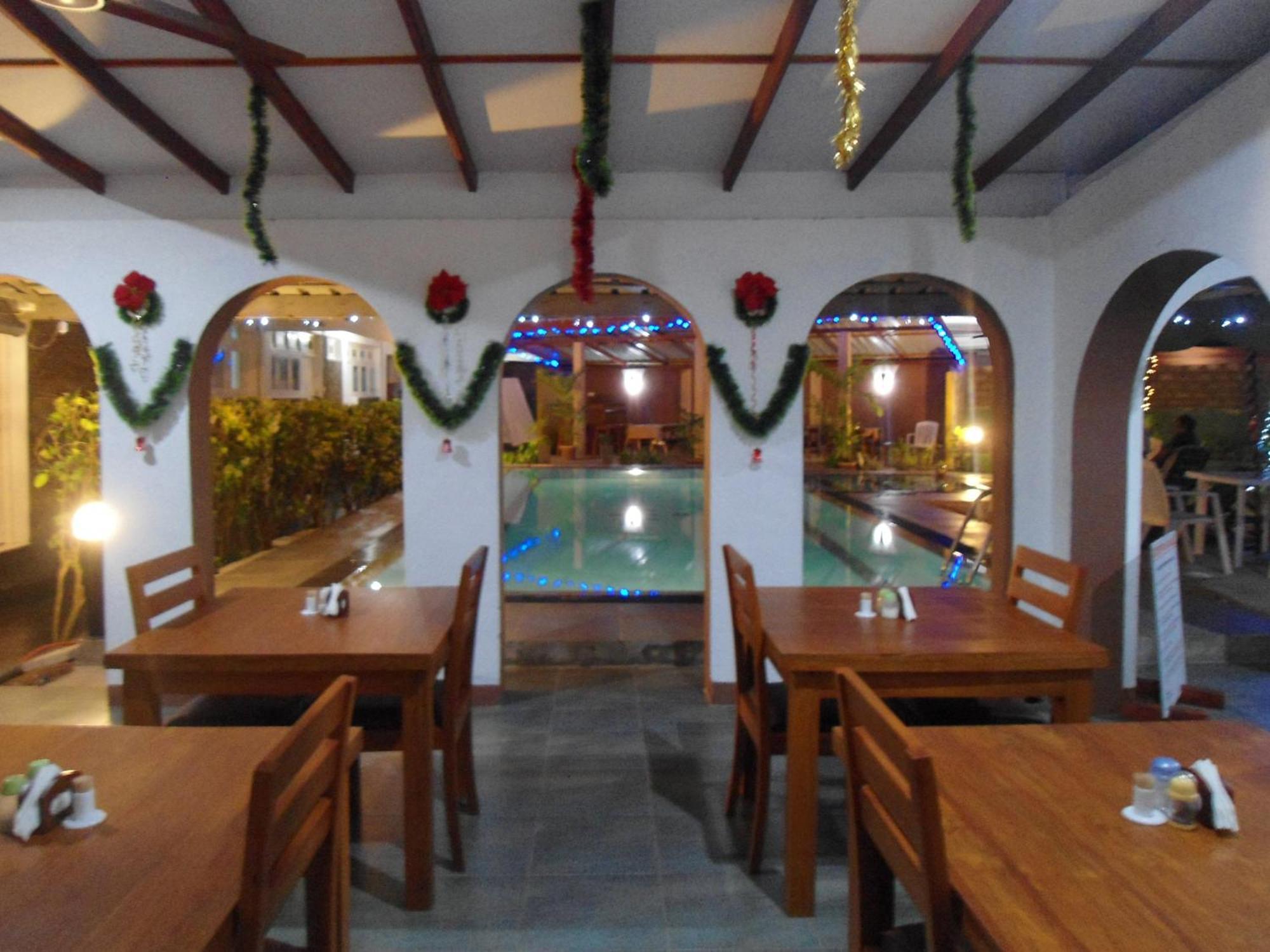 Ranveli Beach Hotel Dehiwala-Mount Lavinia Exterior photo