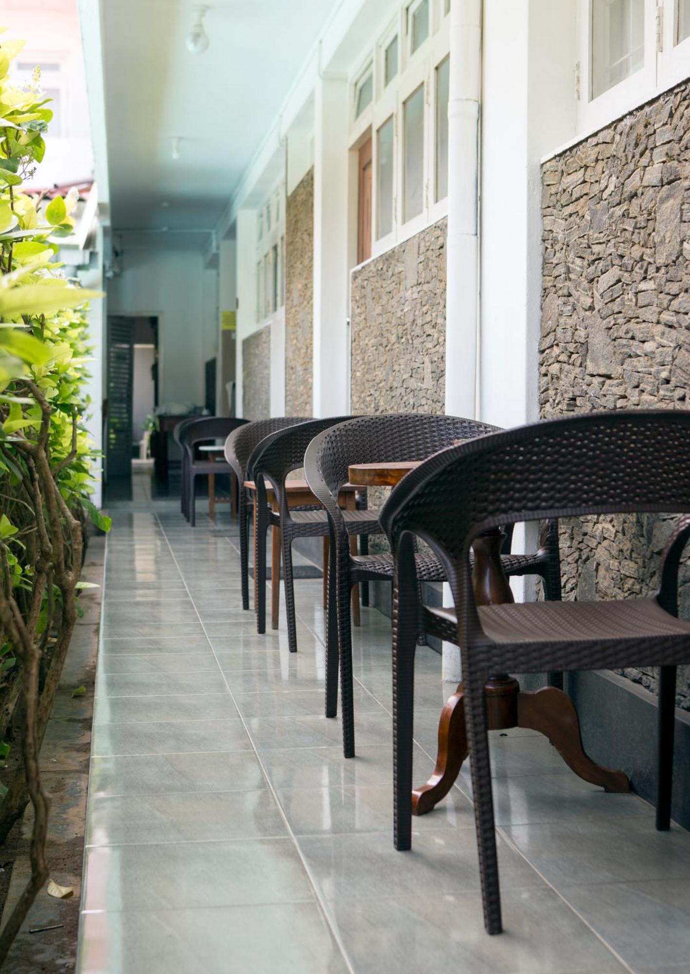 Ranveli Beach Hotel Dehiwala-Mount Lavinia Exterior photo