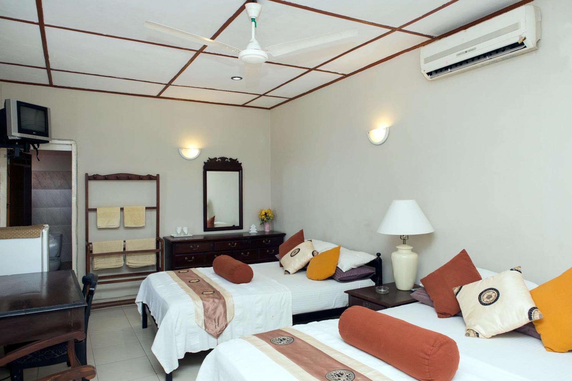 Ranveli Beach Hotel Dehiwala-Mount Lavinia Exterior photo
