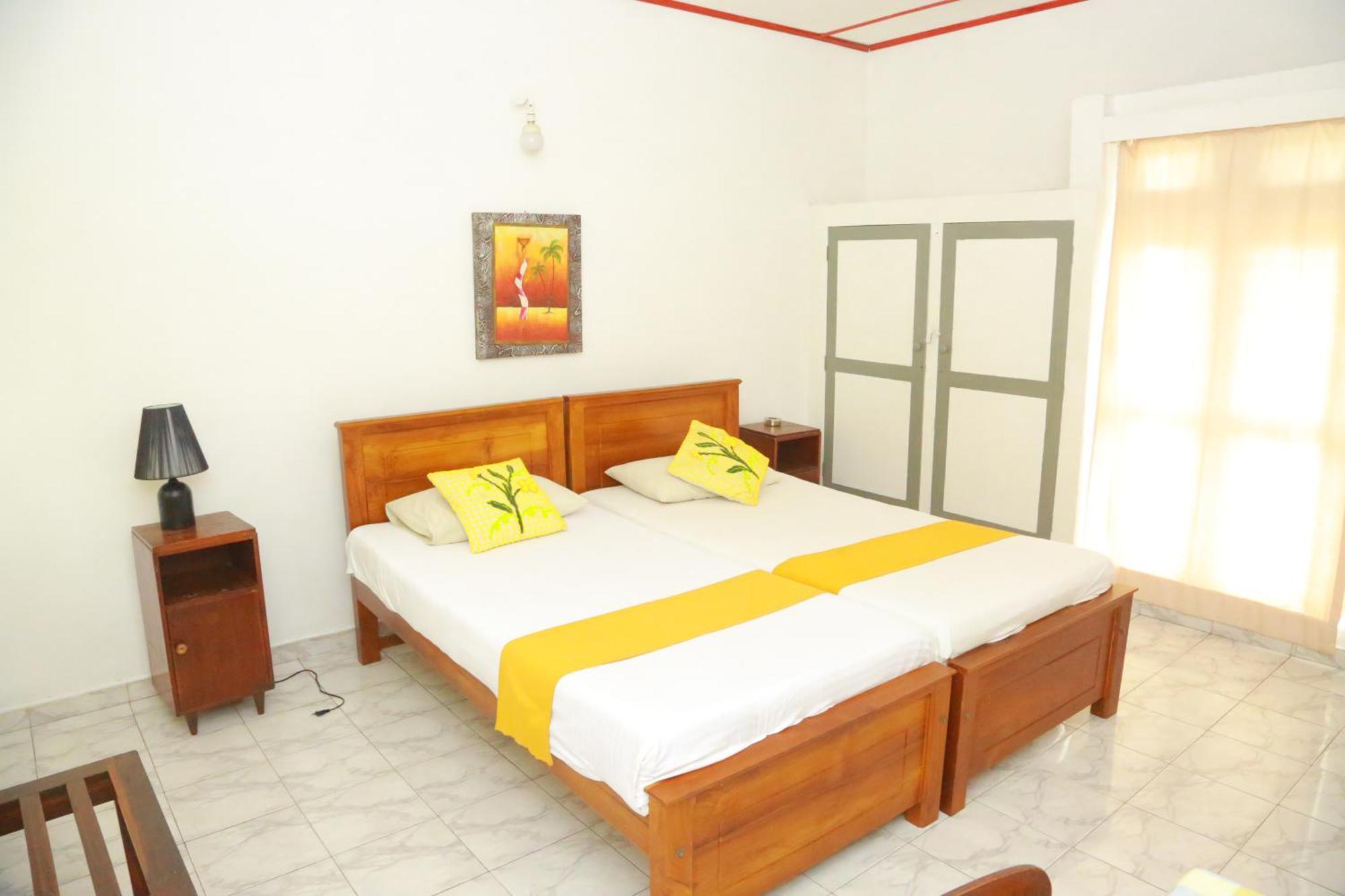 Ranveli Beach Hotel Dehiwala-Mount Lavinia Exterior photo