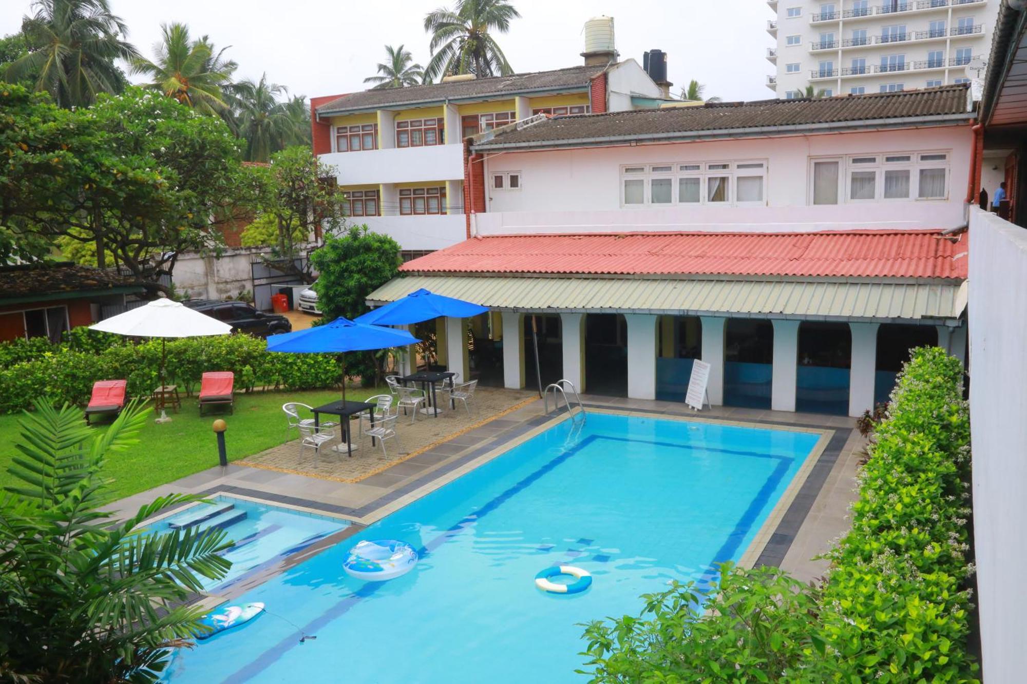 Ranveli Beach Hotel Dehiwala-Mount Lavinia Exterior photo