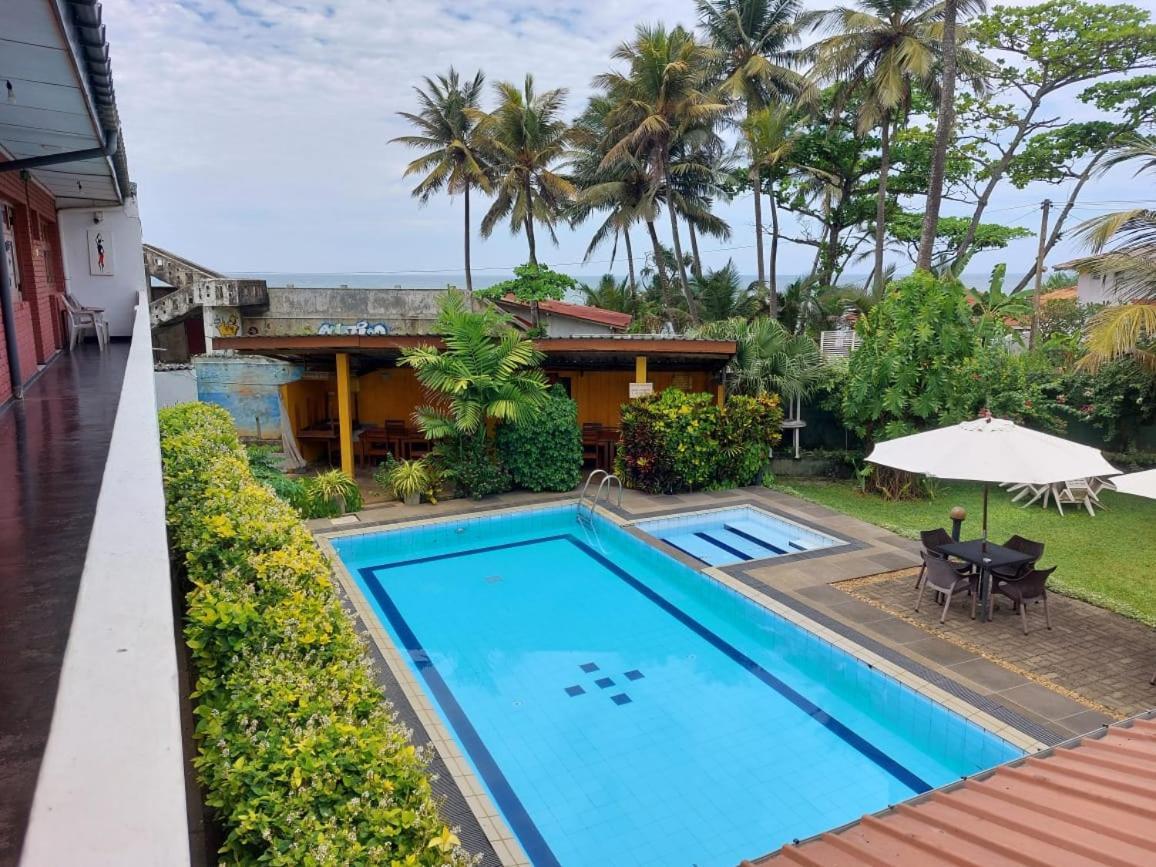 Ranveli Beach Hotel Dehiwala-Mount Lavinia Exterior photo